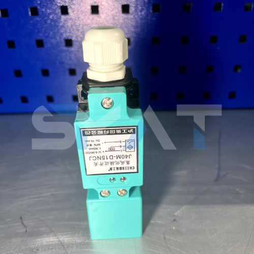 Бесконтактный переключатель J40M-D15NCJ